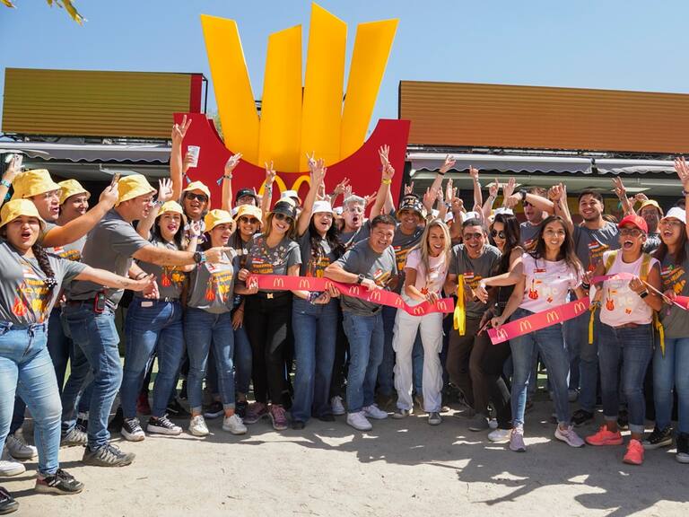Tiene un menú braille: la innovación de McDonald’s en Lollapalooza Chile con su restaurante sustentable