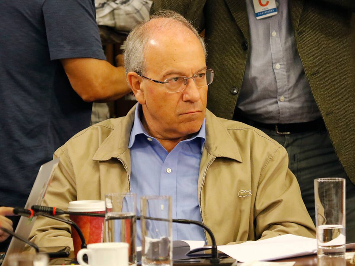 Diputado Tomás Hirsch presentó denuncia contra Junaeb por entrega de canastas a estudiantes