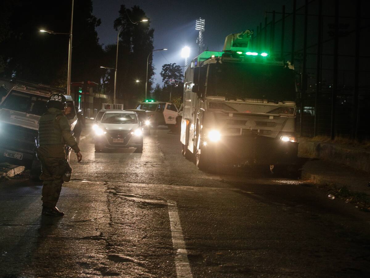 “En ningún momento...”: revelan audio clave de Carabineros sobre tragedia en el Monumental que dejó dos jóvenes muertos
