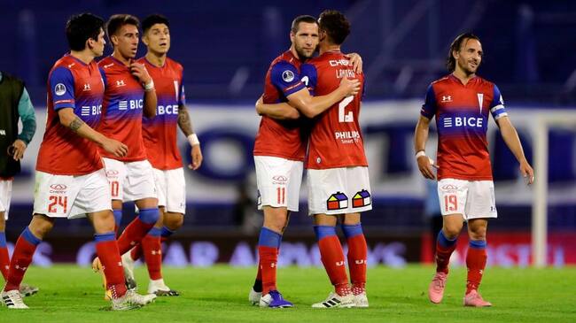 Players of Chile's Universidad Catolica celebrate after defeating Argentina's Velez Sarsfield 2-1 in a Copa Sudamericana quarterfinal football match at the Jose Amalfitani Stadium in Liniers, Buenos Aires, on December 8, 2020. (Photo by Juan Ignacio RONCORONI / POOL / AFP) (Photo by JUAN IGNACIO RONCORONI/POOL/AFP via Getty Images)