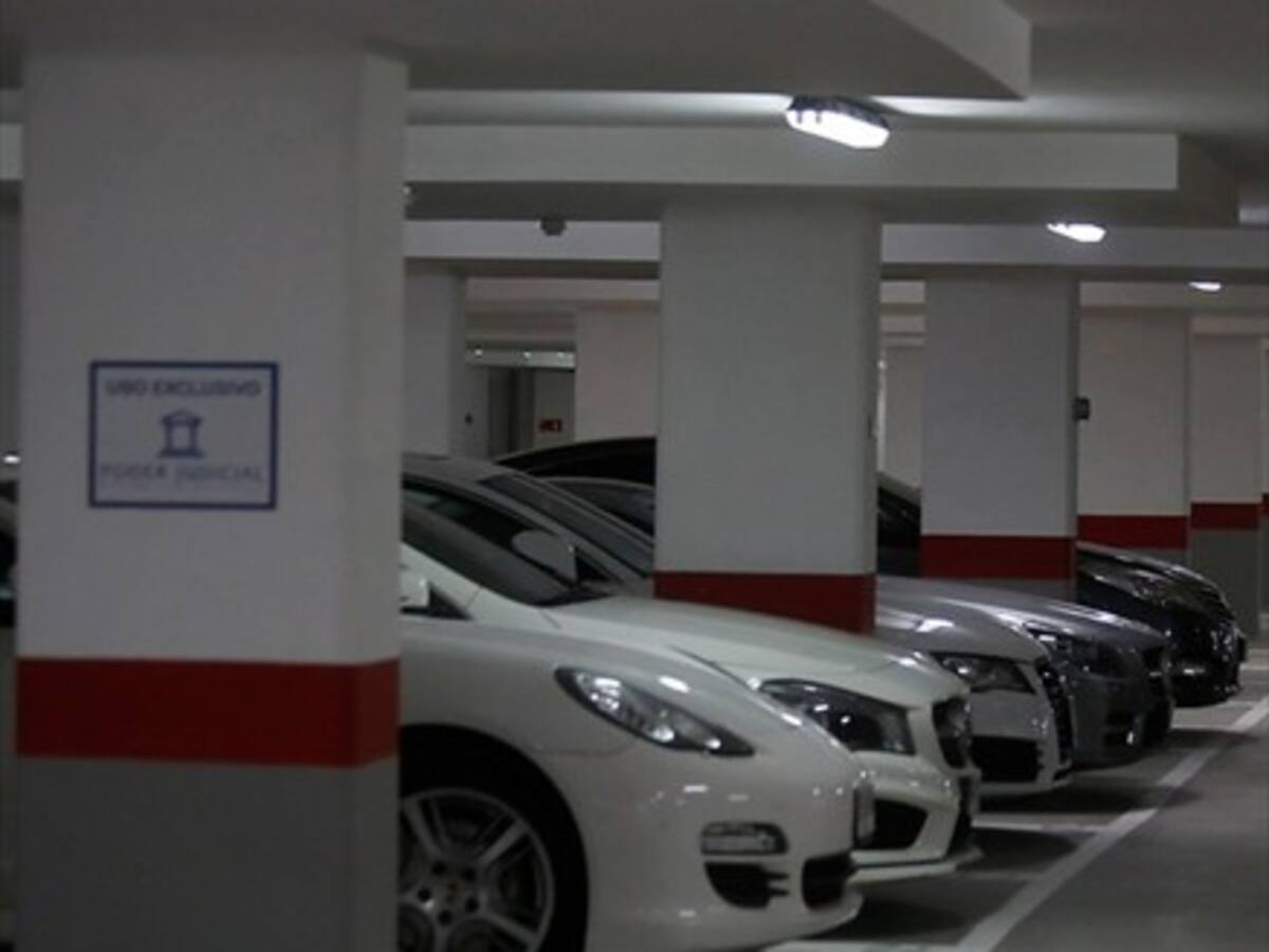 Diez centros comerciales denunciados por Sernac por incumplimiento a ley de estacionamientos