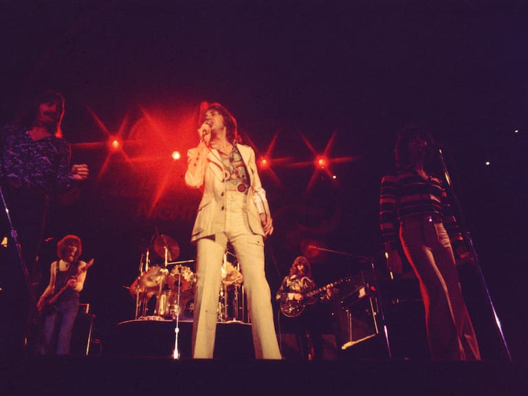 (MANDATORY CREDIT Koh Hasebe/Shinko Music/Getty Images) Three Dog Night live at Nippon Budokan, December 21, 1972, Tokyo, Japan. Danny Hutton, Chuck Negron, Cory Wells. (Photo by Koh Hasebe/Shinko Music/Getty Images)