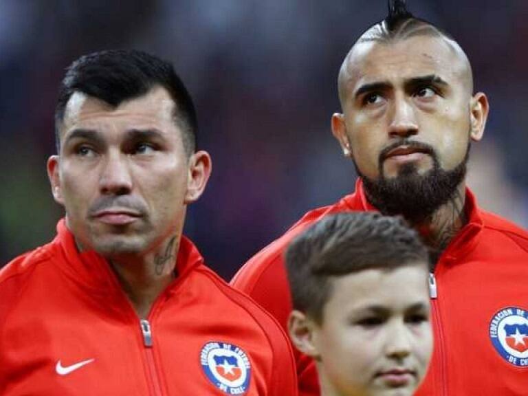 Arturo Vidal y Gary Medel idearon una campaña junto a la Cruz Roja para ayudar a Chile ante la pandemia de Coronavirus