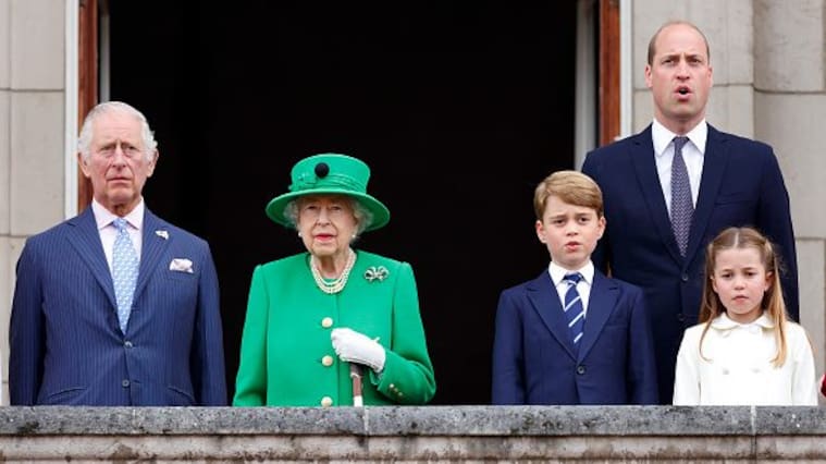 LONDON, UNITED KINGDOM - JUNE 05: (EMBARGOED FOR PUBLICATION IN UK NEWSPAPERS UNTIL 24 HOURS AFTER CREATE DATE AND TIME) Prince Charles, Prince of Wales, Queen Elizabeth II, Prince George of Cambridge, Prince William, Duke of Cambridge and Princess Charlotte of Cambridge stand on the balcony of Buckingham Palace following the Platinum Pageant on June 5, 2022 in London, England. The Platinum Jubilee of Elizabeth II is being celebrated from June 2 to June 5, 2022, in the UK and Commonwealth to mark the 70th anniversary of the accession of Queen Elizabeth II on 6 February 1952. (Photo by Max Mumby/Indigo/Getty Images)