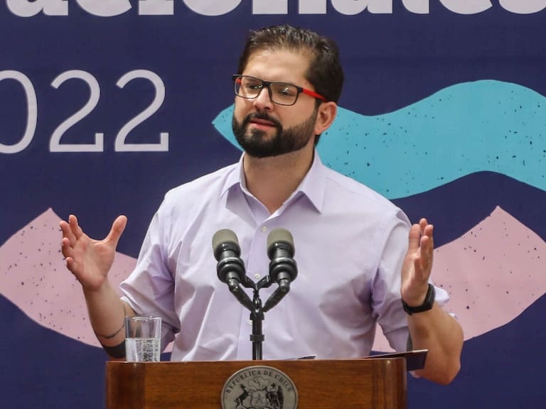 Presidente Boric anuncia que Premio Nacional de Literatura se entregará anualmente: «Un año a la narrativa y un año a la poesía»