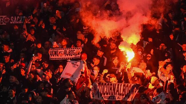 Carabineros dispersa a más de 300 hinchas de Colo Colo en Chillán por incidentes en arengazo