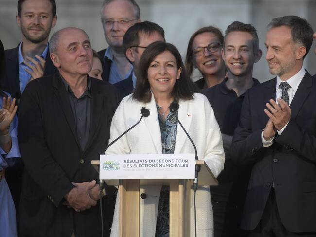 La socialista Anne Hidalgo festeja su triunfo en París
