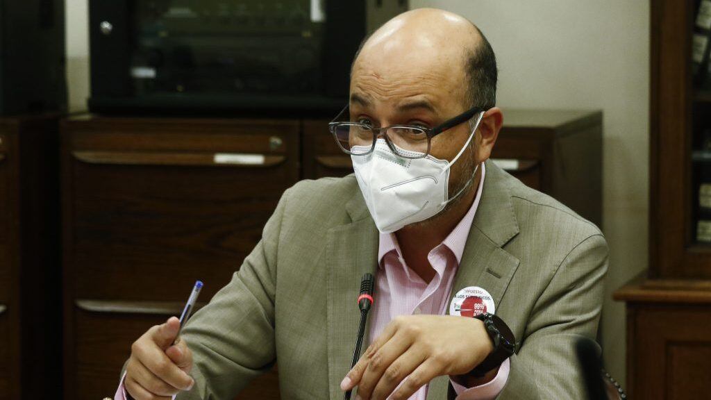 14 DE ABRIL DE 2021/VALPARAISOEl diputado Marcos Ilabaca, durante la Comision de Constitucion de la Camara de Diputados, en donde se debate el proyecto que establece un impuesto al patrimonio de determinadas personas naturales, destinado al financiamiento de una renta básica de emergencia, en medio de la pandemia por el Coronavirus.
FOTO: LEONARDO RUBILAR CHANDIA/AGENCIAUNO