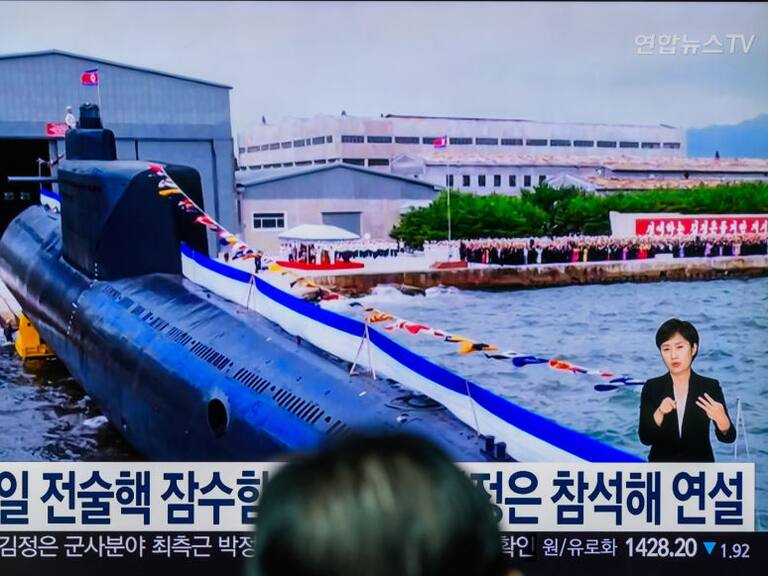 Televisión surcoreana muestra nuevo submarino nuclear de Corea del Norte