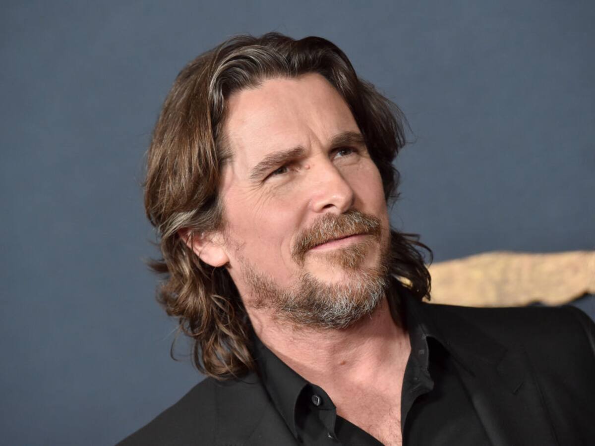 Christian Bale se viste de superhéroe, esta vez fuera de la ficción, e inaugura una villa para niños en acogida