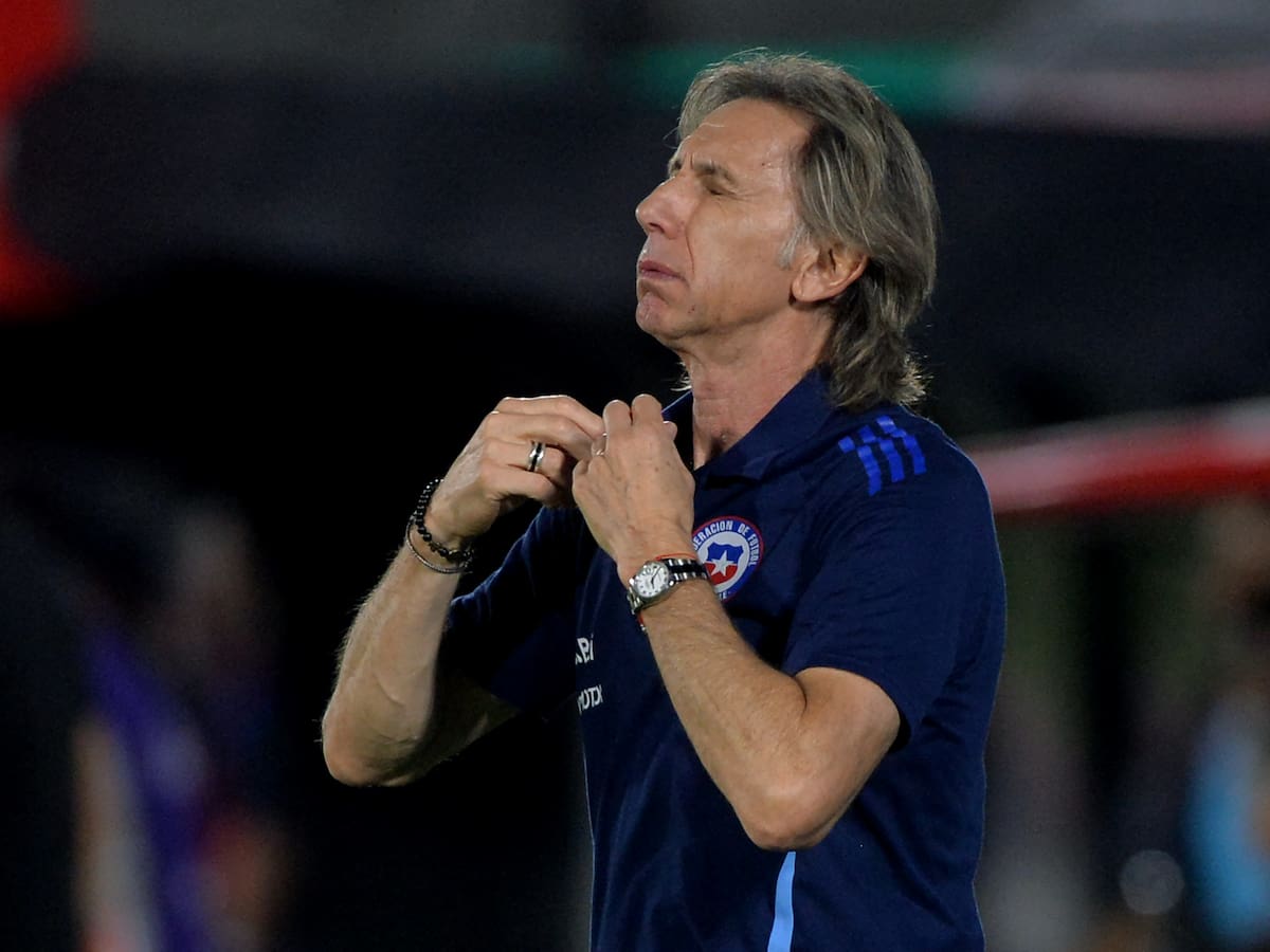 “Gareca no está ni ahí con nosotros, es un entrenador básico; como chileno me rompe los hue...”
