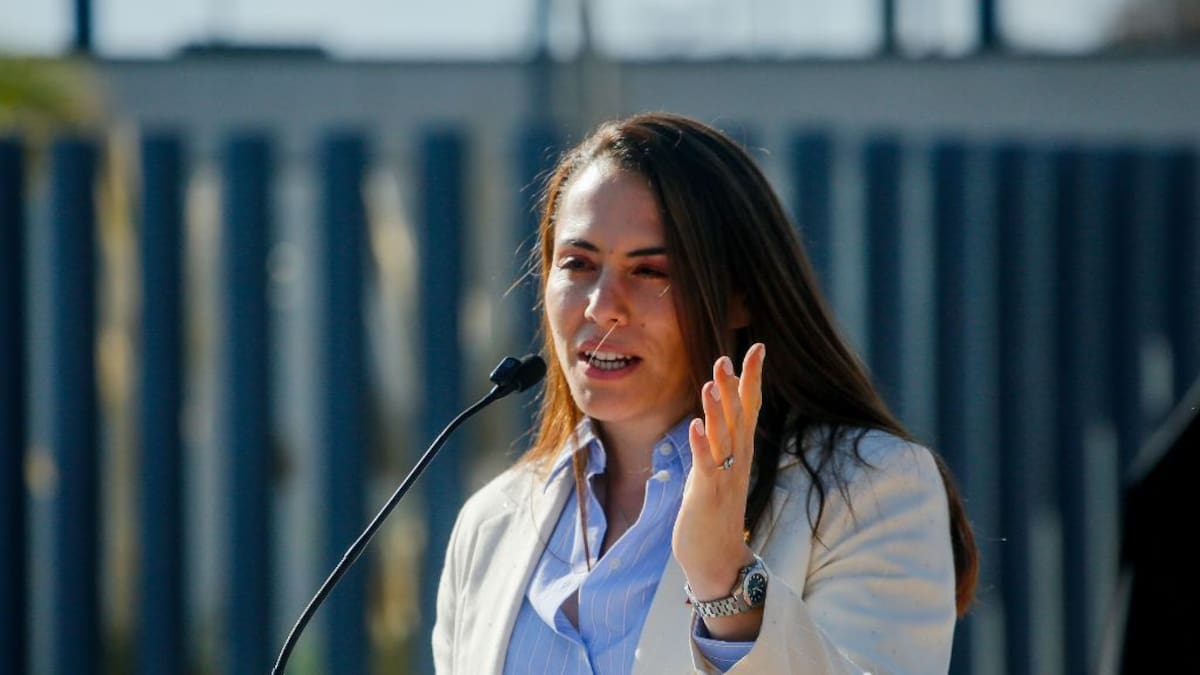 Aseguran que Contraloría investiga a ministra Natalia Duco por presunto uso irregular de auto fiscal