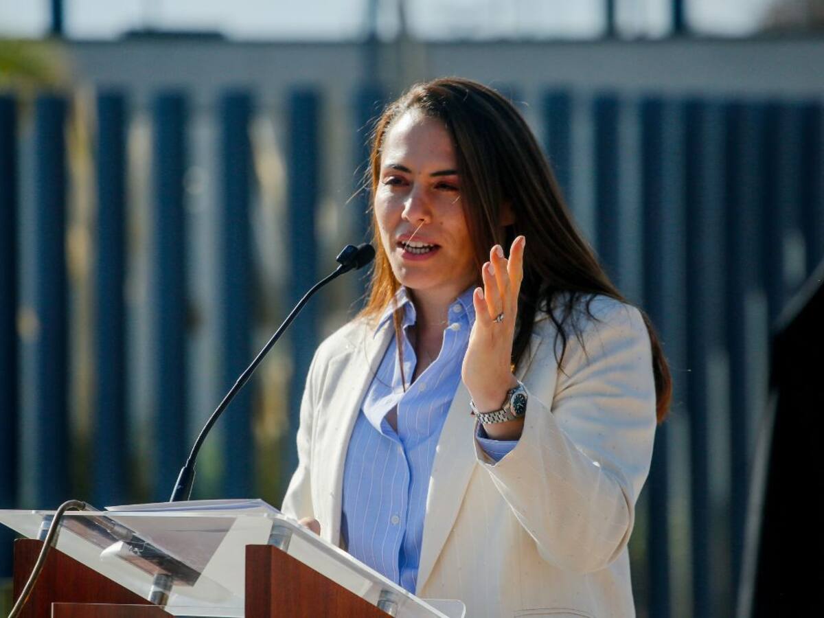 Aseguran que Contraloría investiga a ministra Natalia Duco por presunto uso irregular de auto fiscal