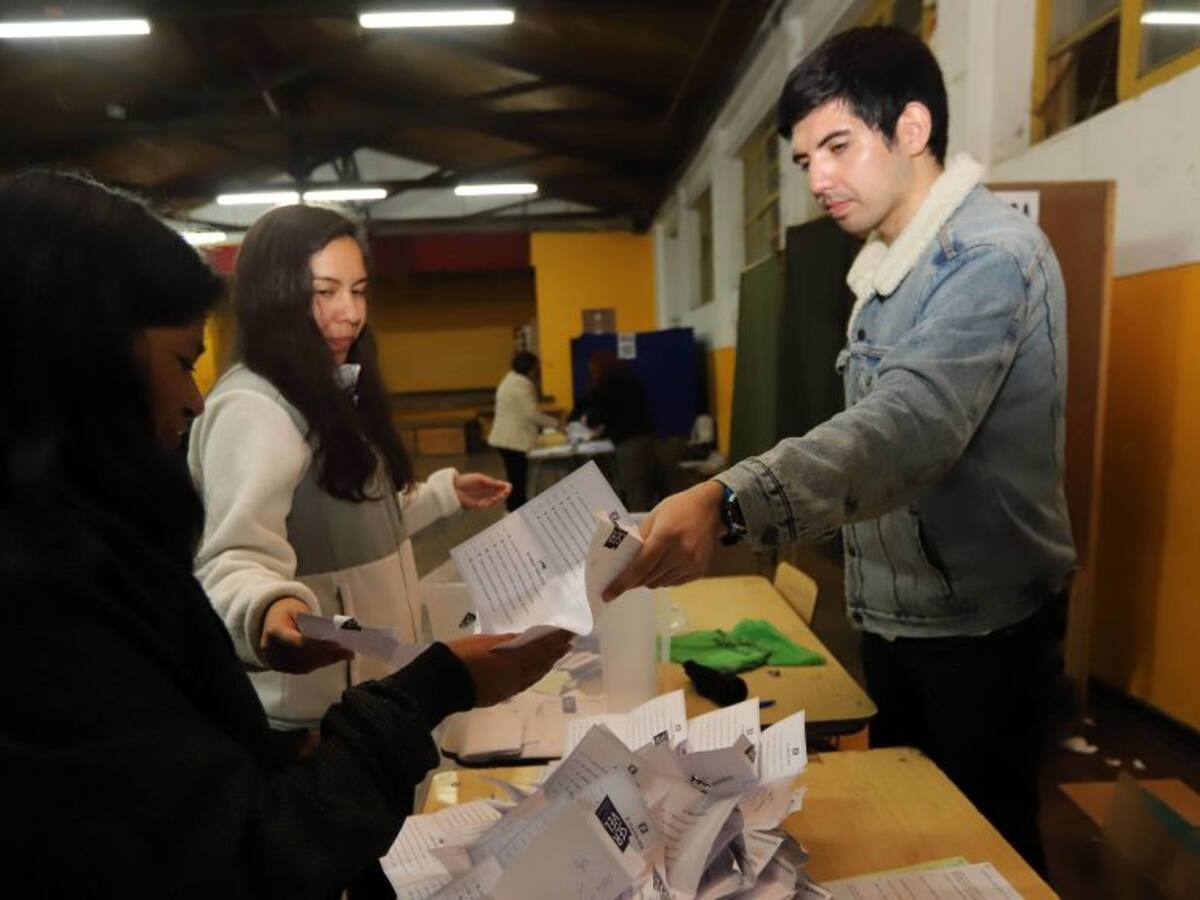 ¿Cuáles fueron las comunas donde más votos consiguió el Partido Republicano y el oficialismo?