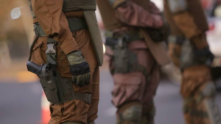 31 DE MARZO 2023/SANTIAGOMovimientos sociales se manifiestan en la plaza Italia en contra de la Ley Nain-Retamal, llamada tambien "Ley Gatillo Facil" que le entrega mas libertades a carabineros al momento del uso de su arma de fuego.
FOTO: LUKAS SOLIS/AGENCIAUNO