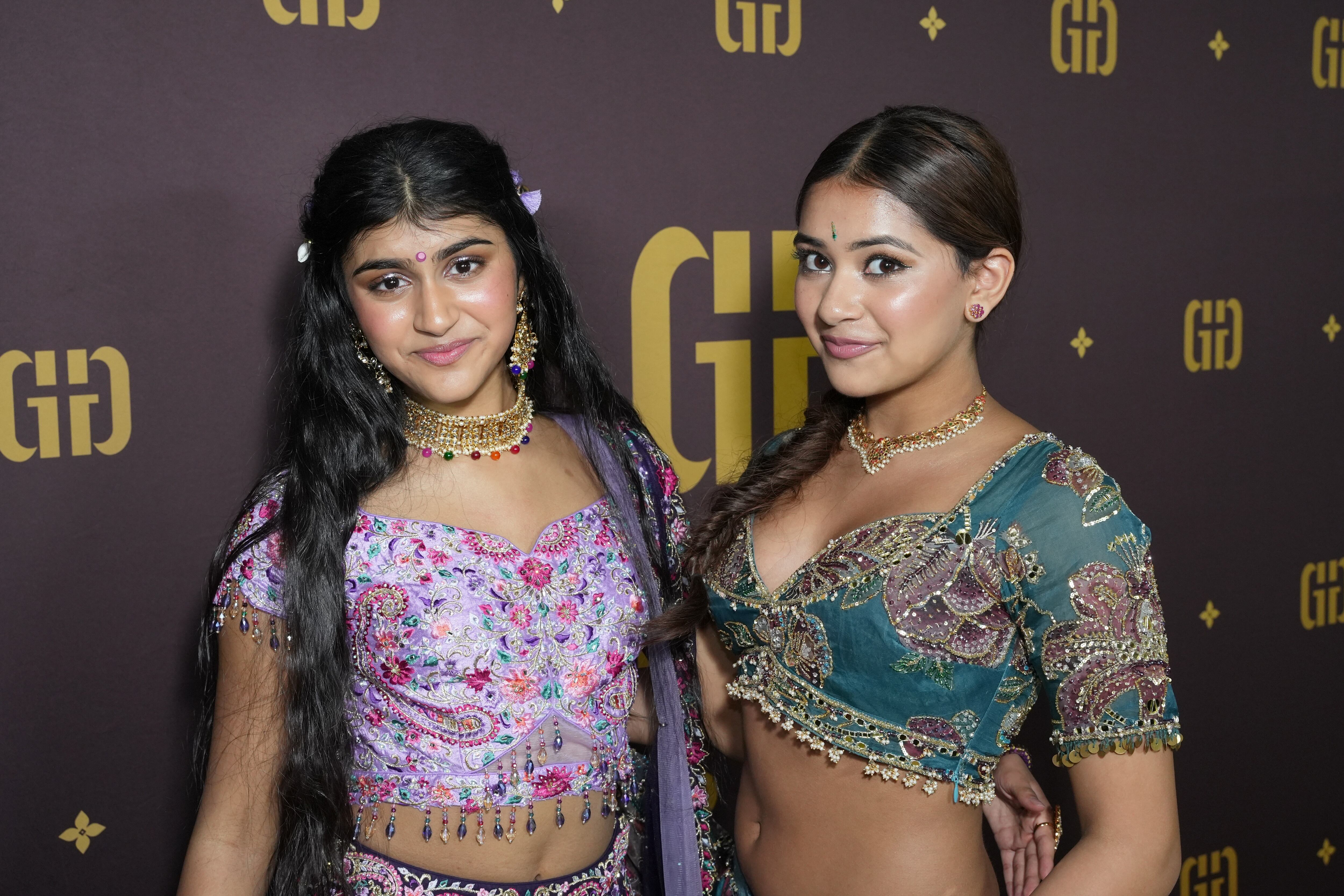 Saheli Khan y Aishu Devan