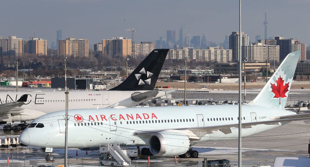 Un avión de Air Canada detenido en un aeropuerto