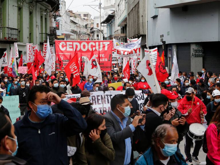 Masiva manifestación en contra del gobierno de Ecuador en Quito
