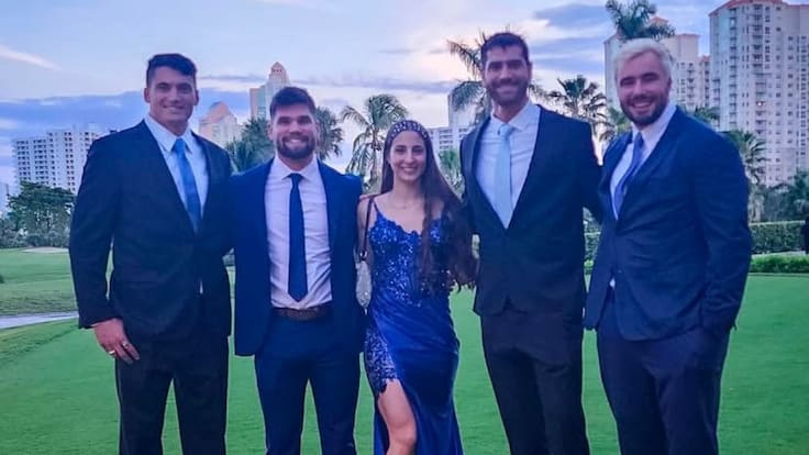 Dijo que sí: abanderado del Team Chile se casó por el civil con conocida modelo