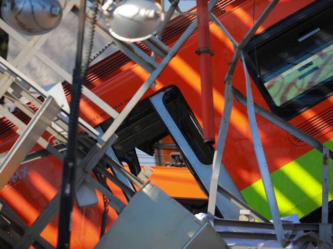 Un vagón del metro de la Línea 12 que se desplomó en Ciudad de México