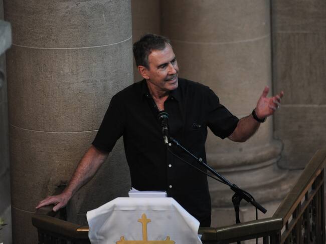 30 DE OCTUBRE DEL 2025 / SANTIAGO
El actor Cristian Campos asiste a la ceremonia religiosa en memoria de Héctor Noguera realizado en el Templo Mayor del Campus Oriente de la Pontificia Universidad Católica de Chile, durante el día de su funeral. El destacado actor chileno falleció a los 88 años, dejando un legado fundamental en el teatro, la televisión y el cine nacional.
FOTO: VICTOR HUENANTE / AGENCIAUNO