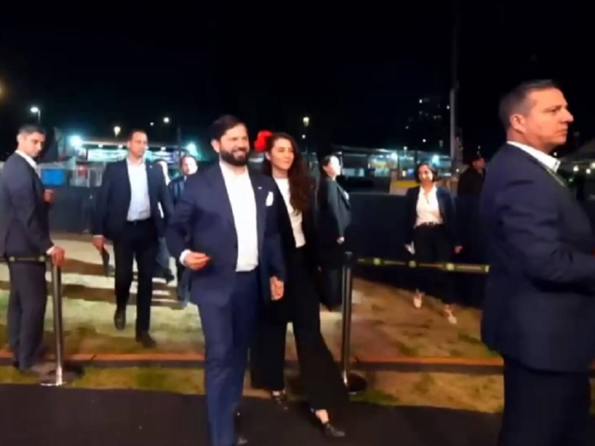 ¡La presentó en sociedad! Presidente Gabriel Boric arribó a la inauguración de las fondas en el Parque O’Higgins con su nueva polola