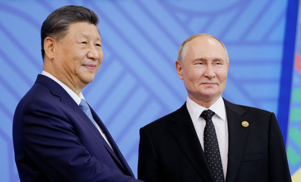 El presidente ruso Vladimir Putin junto al presidente chino Xi Jinping en la ceremonia de inicio de la cumbre de los BRICS en la ciudad rusa de Kazan