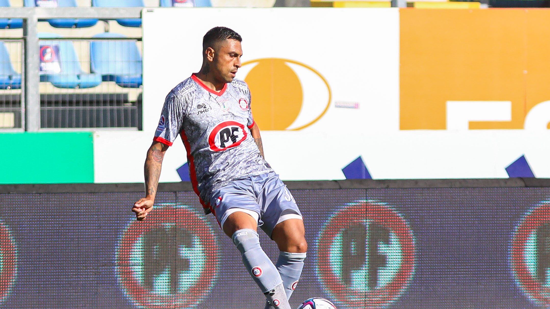 Gonzalo Jara por Esteban Paredes: "Me encantaría verlo en Colo Colo"