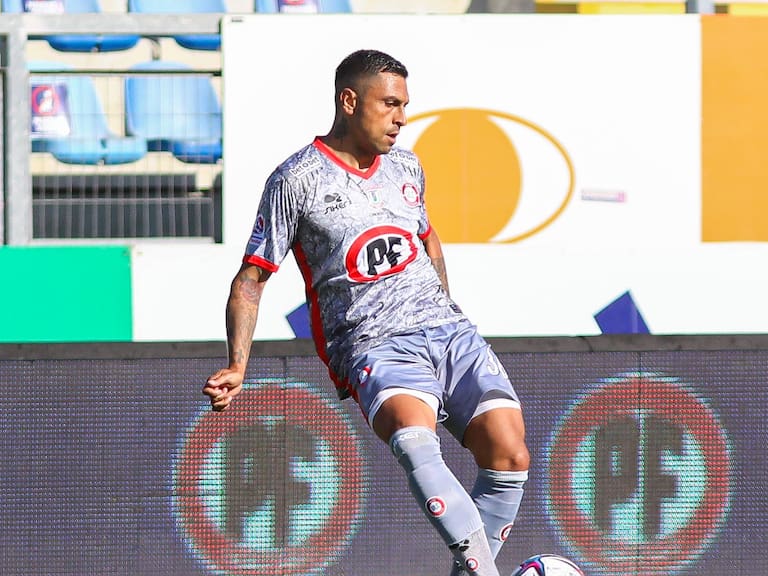 Gonzalo Jara por Esteban Paredes: "Me encantaría verlo en Colo Colo"