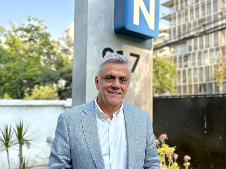 Longueira defiende foto de Kast con ‘motosierra’ de Milei, pero advierte que “puede que no todo se cumpla en los plazos”