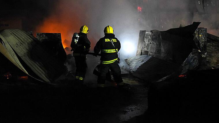 05 DE AGOSTO DE 2020 / PADRE DE LAS CASASSe registra un ataque incendiario a cerca de 15 camiones y maquinaria a empresas en la región de la Araucanía. Además se informan cortes de caminos lo que dificulta la llegada de bomberos. Noticia en desarrollo
FOTO: MARCO MALDONADO /AGENCIAUNO