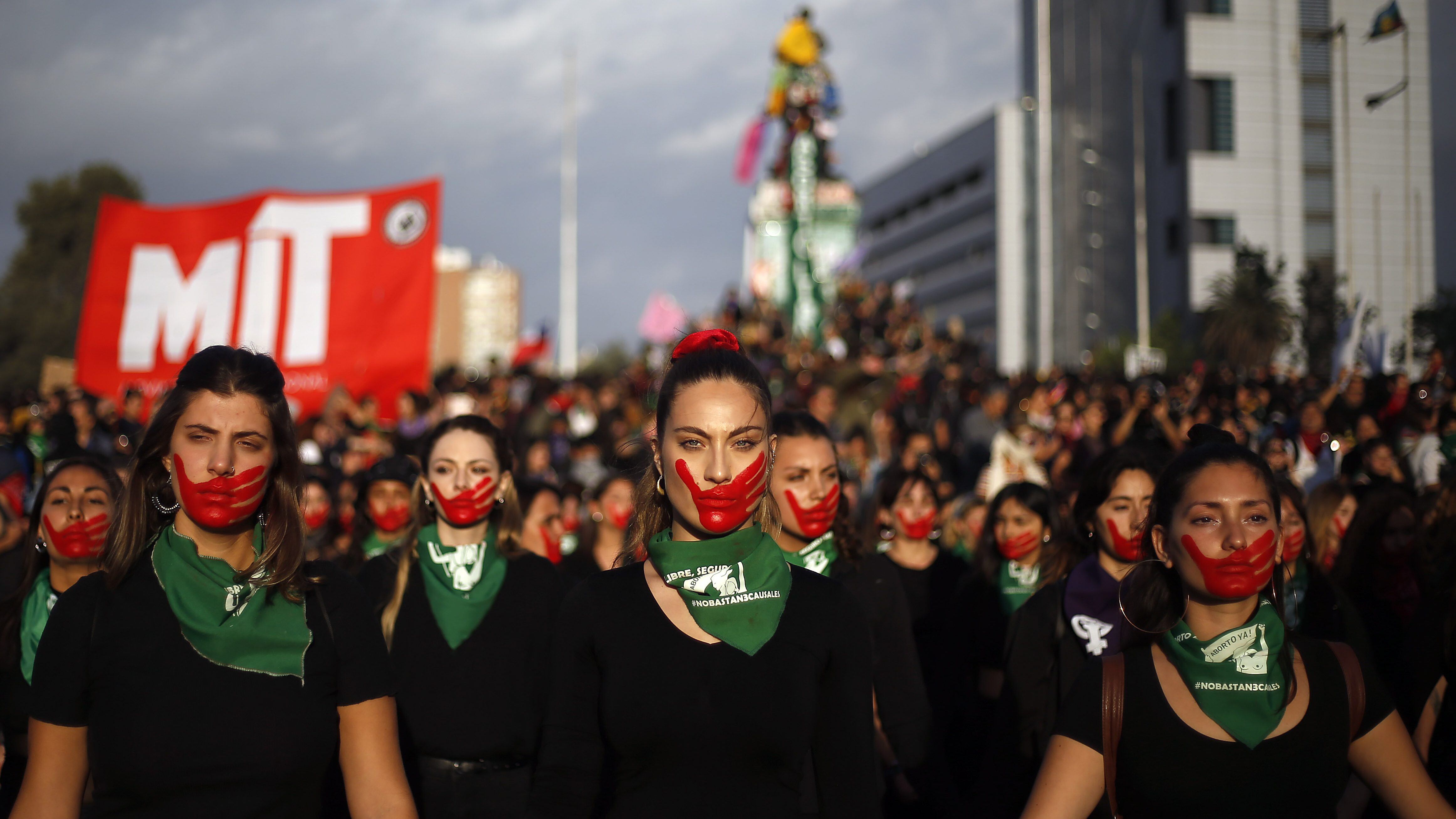 25 de Noviembre de 2019/SANTIAGO Red Chilena contra la Violencia hacia las Mujeres convoca a una manifestacin en Plaza Italia en conmemoracin del Da Internacional contra la Violencia hacia las Mujeres. A la convocatoria de suma ANEF en el marco de jornada de huelga.
FOTO: CRISTOBAL ESCOBAR/AGENCIAUNO