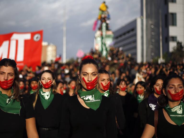 25 de Noviembre de 2019/SANTIAGO Red Chilena contra la Violencia hacia las Mujeres convoca a una manifestacin en Plaza Italia en conmemoracin del Da Internacional contra la Violencia hacia las Mujeres. A la convocatoria de suma ANEF en el marco de jornada de huelga.
FOTO: CRISTOBAL ESCOBAR/AGENCIAUNO