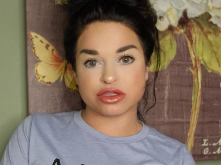 Mujer que ganó el récord Guiness, feliz de que celebren su "superpoder"