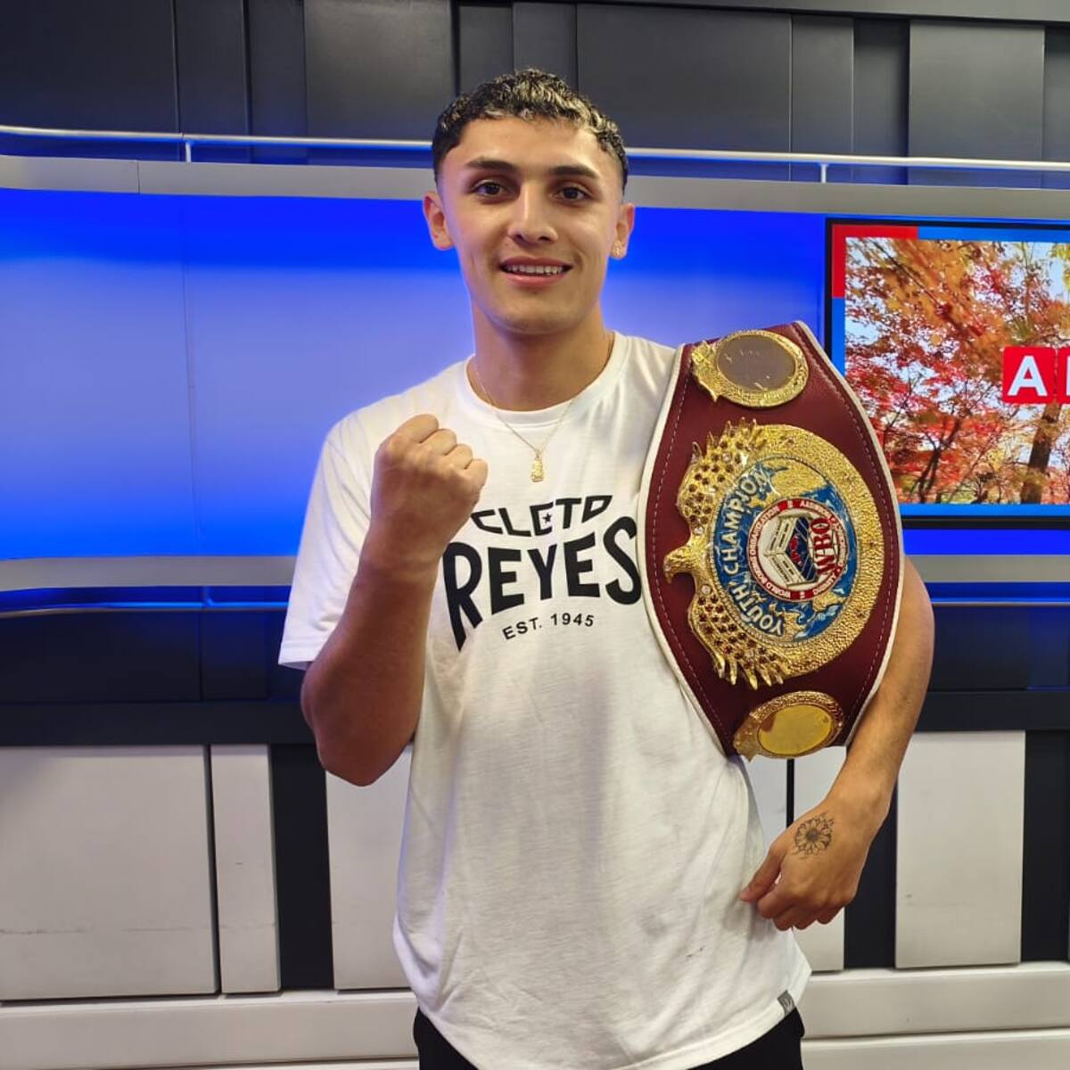 Es campeón mundial junior de boxeo pese a la estafa sufrida por su familia tras la pelea: “Lo tomo como motivación extra para mi defensa”
