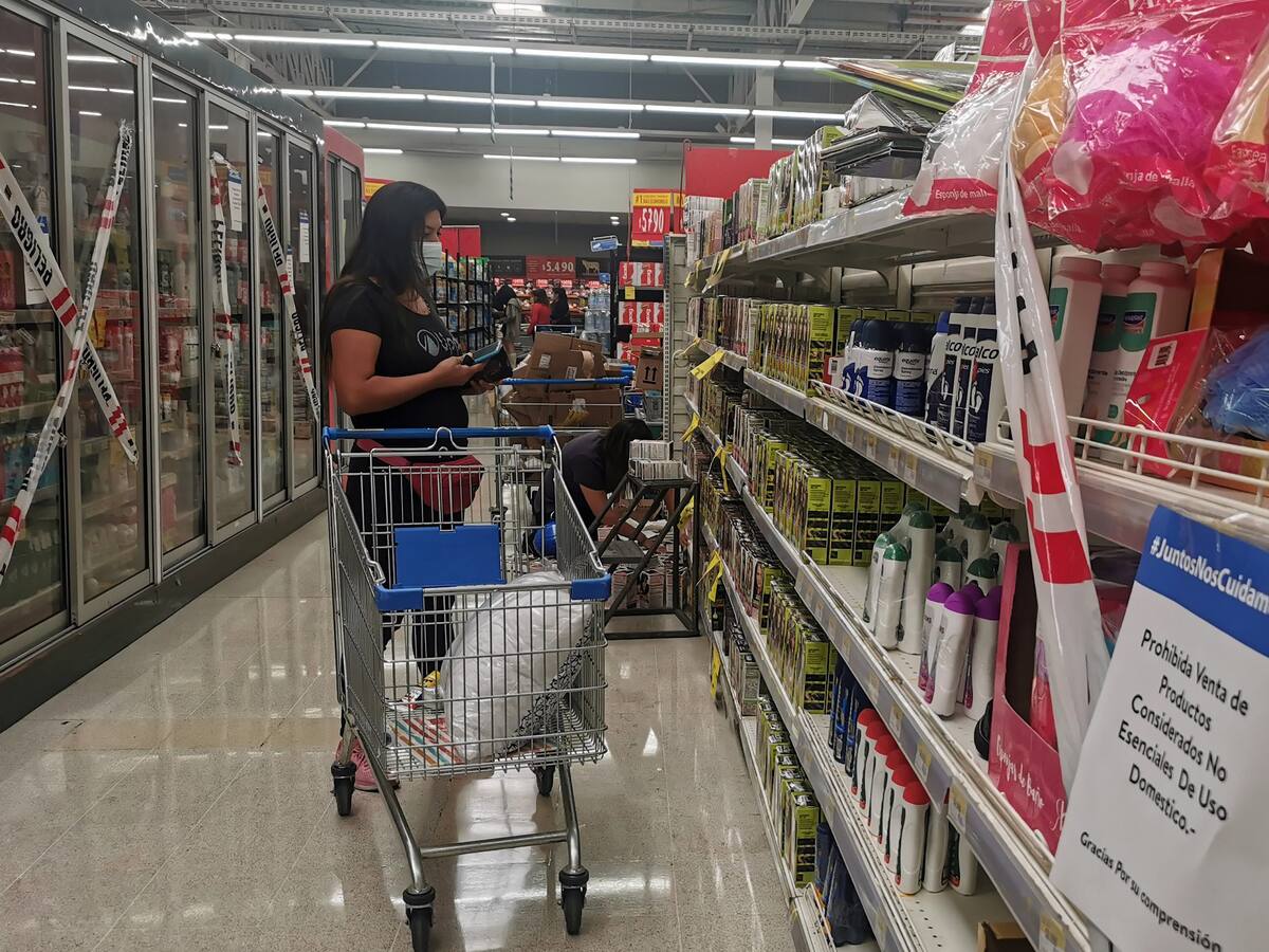 Autoridad sanitaria confirmó que prohibición de vender y hacer delivery de productos no esenciales se termina el 15 de abril