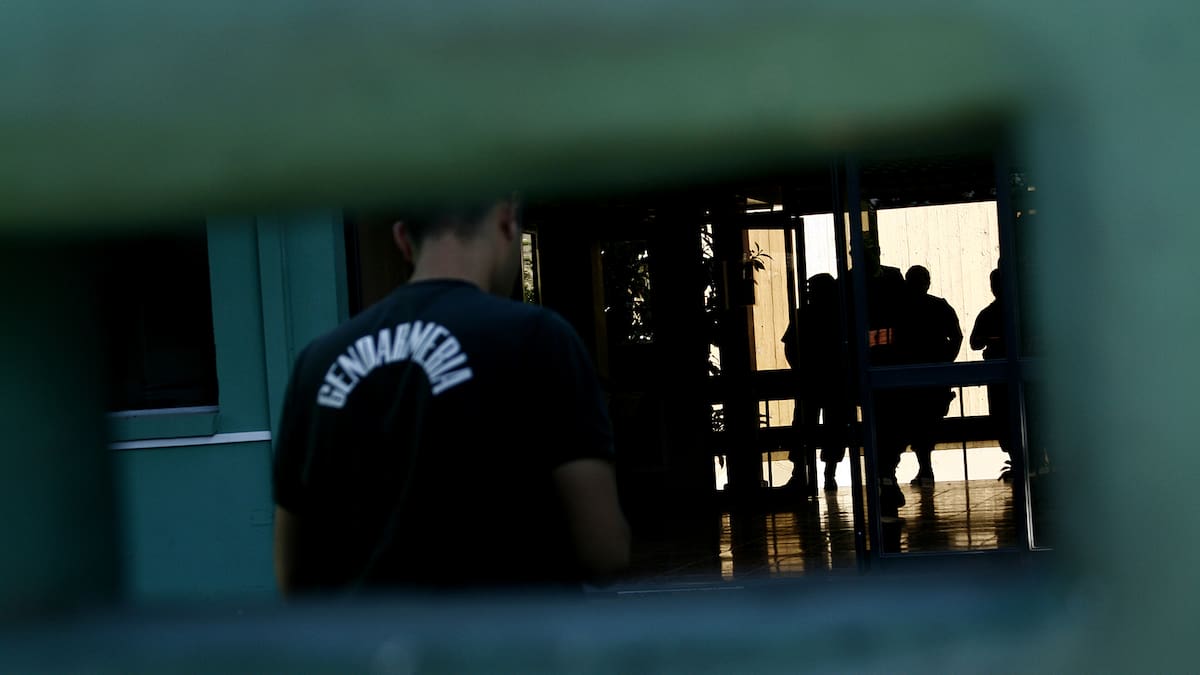 Gendarmería frustra intento de fuga en cárcel de Punta Arenas: uno de los tres reos involucrados terminó lesionado