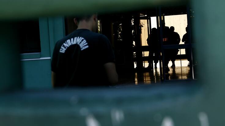 Exdirector de Gendarmería y polémica por autorización de llamada a presos en cárcel de alta seguridad: “Son decisiones peligrosas”