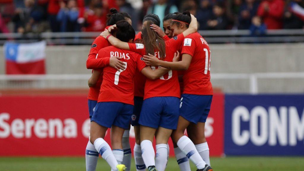 22 DE ABRIL DE 2018/LA SERENAJugadoras de Chile festejan el 3-0, durante el partido entre Chile vs Argentina, disputado en el Estadio La Portada de La Serena, valido por la ultima fecha del cuadrangular final de la Copa America Femenina 2018.
FOTO: LEONARDO RUBILAR CHANDIA/AGENCIAUNO
