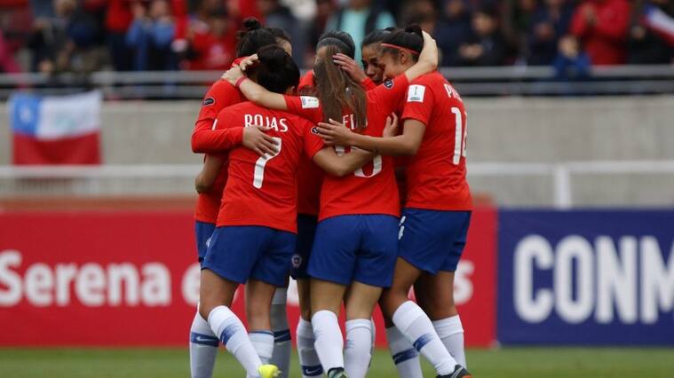 22 DE ABRIL DE 2018/LA SERENAJugadoras de Chile festejan el 3-0, durante el partido entre Chile vs Argentina, disputado en el Estadio La Portada de La Serena, valido por la ultima fecha del cuadrangular final de la Copa America Femenina 2018.
FOTO: LEONARDO RUBILAR CHANDIA/AGENCIAUNO