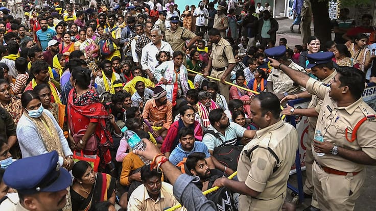 Al menos seis personas mueren producto de una estampida por una fiesta religiosa en la India