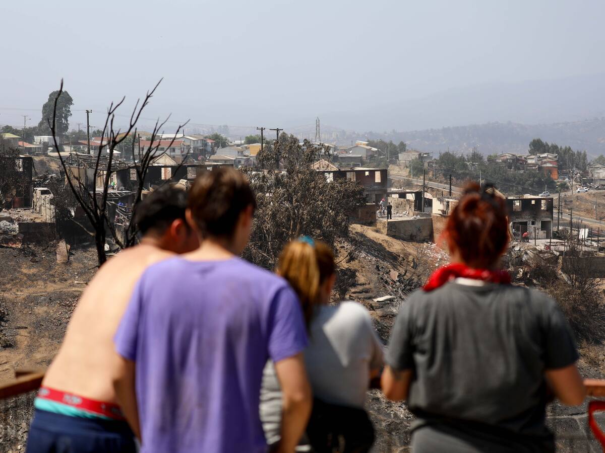 Ministerio de la Mujer entrega 1500 kits de higiene para mujeres afectadas por los incendios en la región de Valparaíso