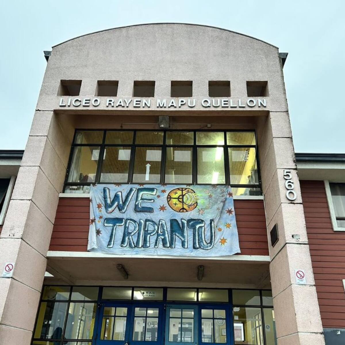 Denuncian procedimiento policial inadecuado contra estudiantes de liceo en Quellón tras robo de un celular