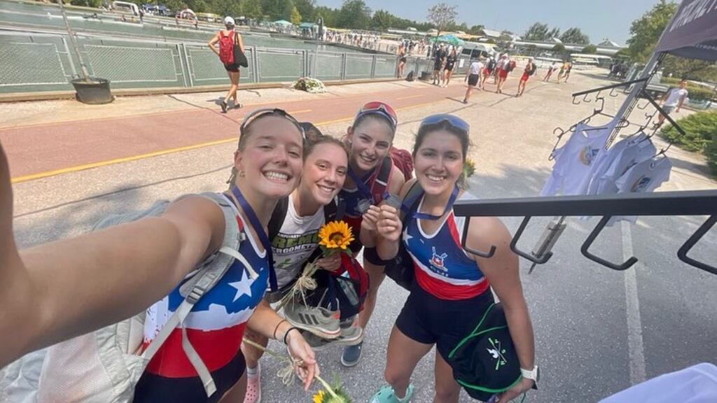 Selección chilena femenina de remo logra inédita medalla de plata en el Mundial Sub 23
