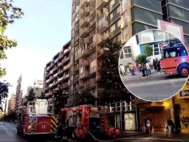 Incendio afecta a edificio residencial de 20 pisos en pleno centro de Santiago