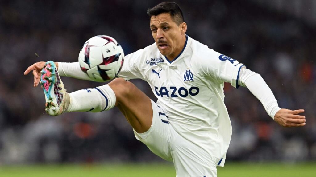 Alexis Sánchez no aparece en el listado de candidatos a mejor jugador de la Ligue 1 en Francia