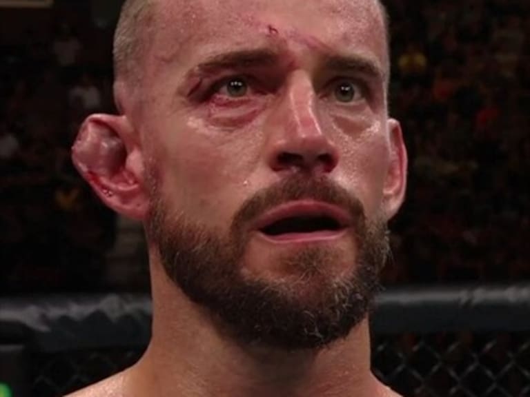CM Punk sufrió una rápida derrota en su debut en UFC