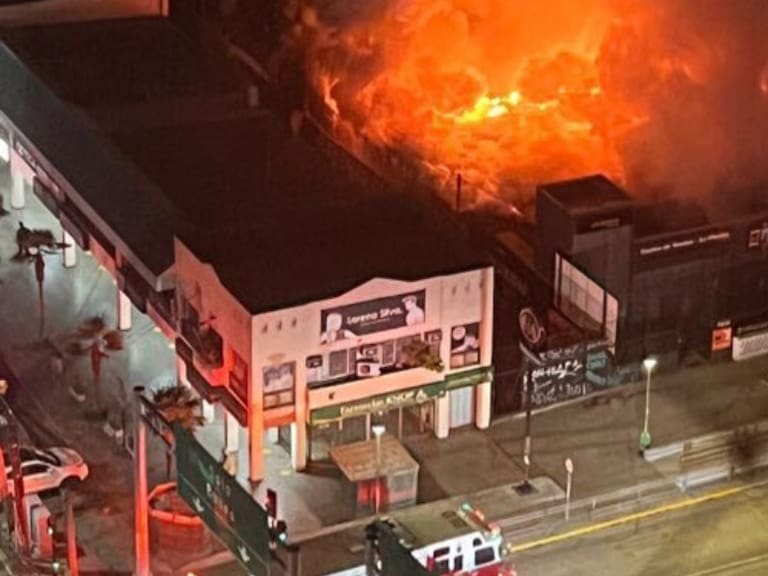 Incendio en La Florida generó extenso corte de tránsito en Paradero 14 de Vicuña Mackenna