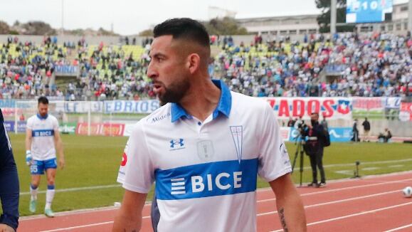 Duró menos de un año: los números que dejó Mauricio Isla en su paso por Universidad Católica