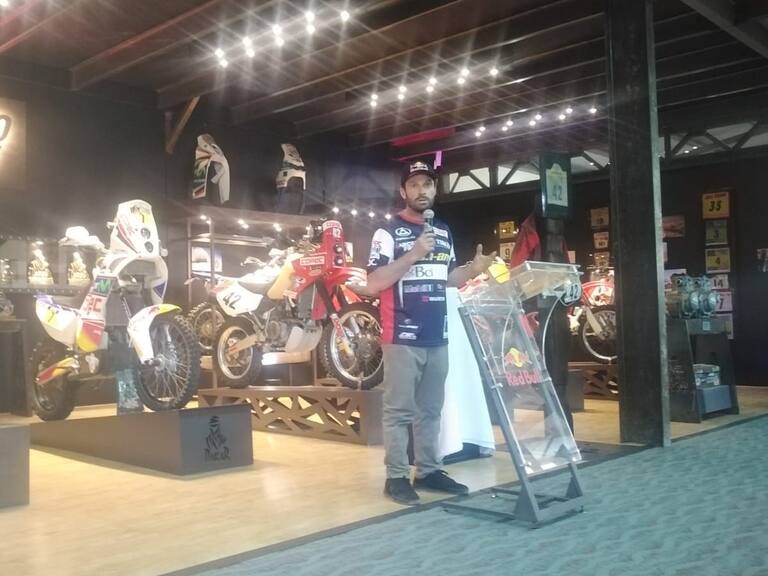 Francisco Chaleco López presentó su museo: "Apostamos a ganador y trajimos a la inauguración un trofeo más"